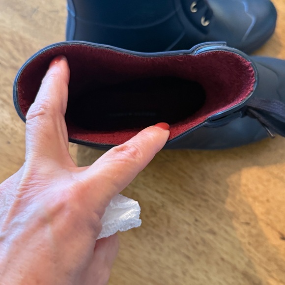 Tommy Hilfiger Rain Boots. - Picture 3 of 7